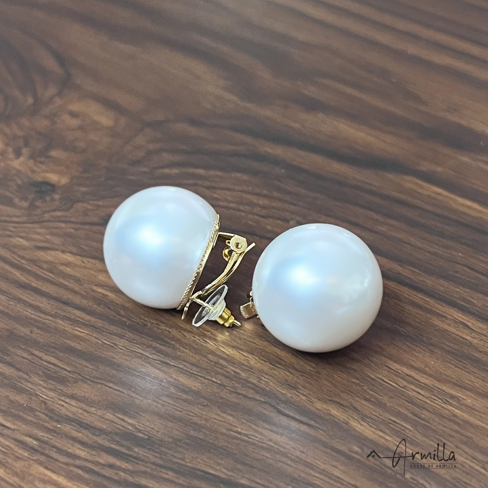 Pleasing Pearl In Crystal Stud Earrings – Deara Fashion Accessories